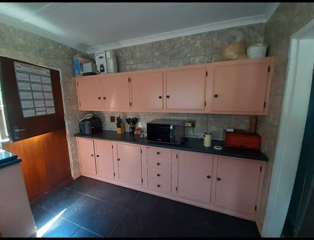3 BEDROOM FREEHOLD FOR SALE IN MINNEBRON